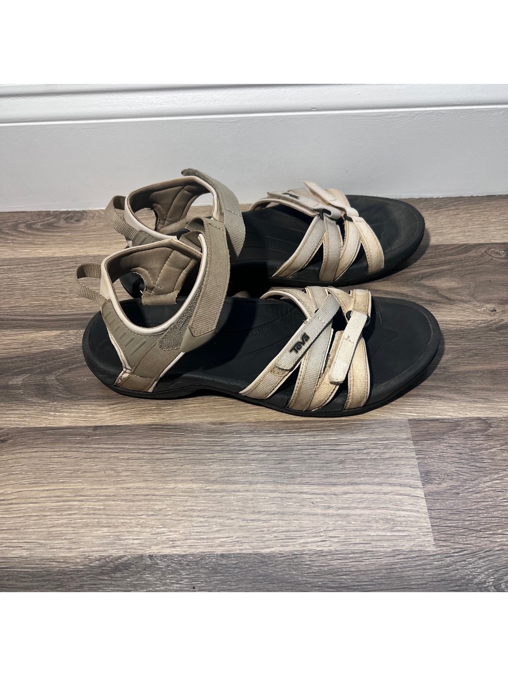 Teva beige strappy sandals women's size 9.5